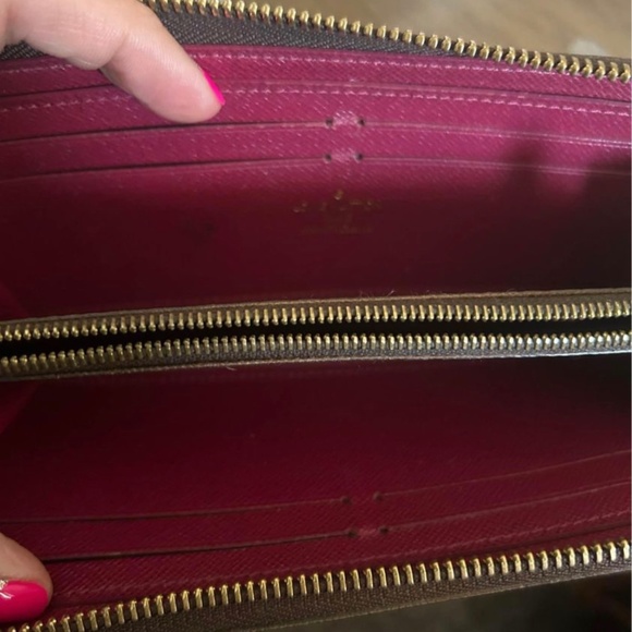 Authentic Monogram Louis Vuitton Clemence Fuscia Wallet - Picture 2 of 8